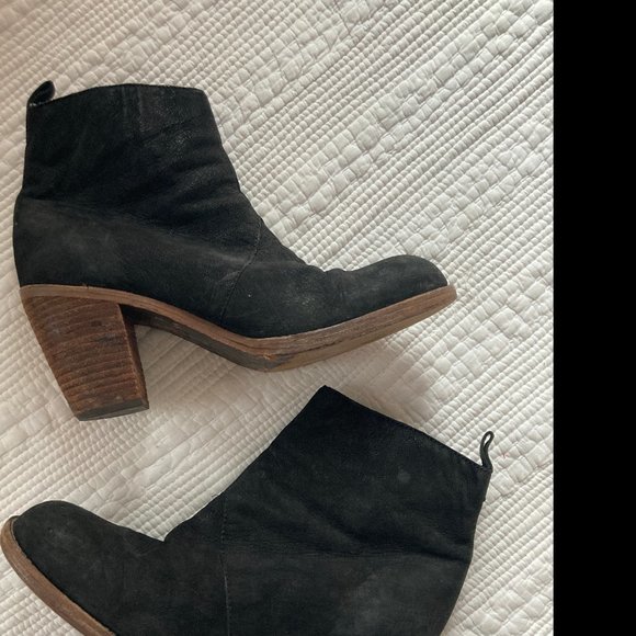 Dolce Vita Jax Black suede Heeled Bootie - Picture 2 of 7